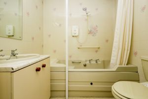 BATHROOM- click for photo gallery